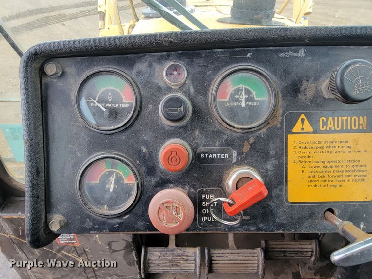 image for item LL9722 1991 John Deere 850B LGP  cable plow