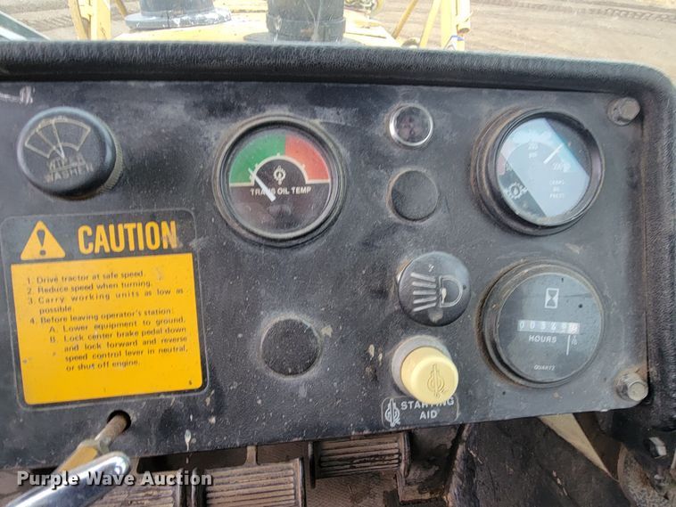 image for item LL9722 1991 John Deere 850B LGP  cable plow