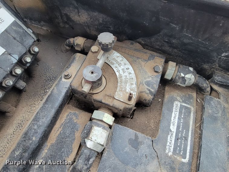 image for item LL9722 1991 John Deere 850B LGP  cable plow