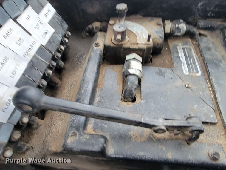 image for item LL9722 1991 John Deere 850B LGP  cable plow