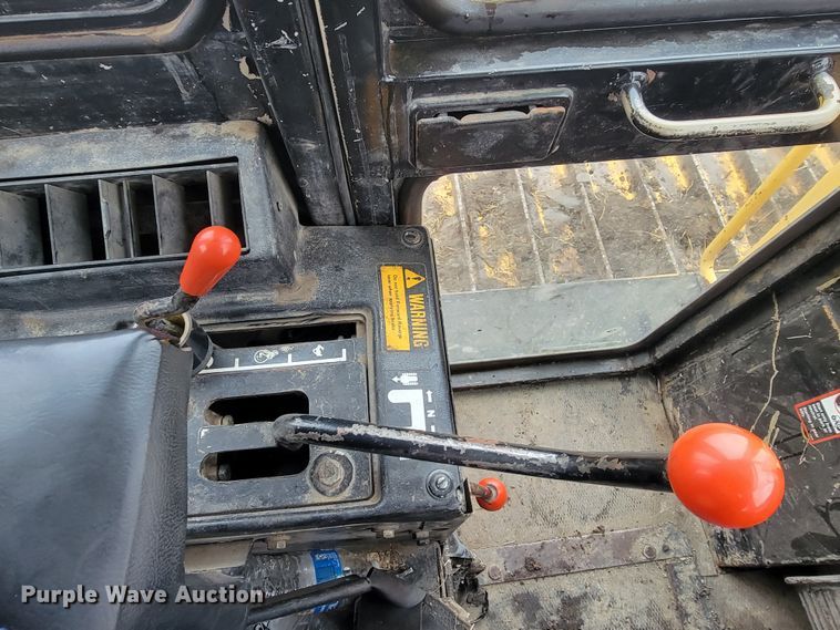 image for item LL9722 1991 John Deere 850B LGP  cable plow