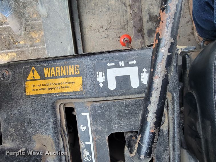 image for item LL9722 1991 John Deere 850B LGP  cable plow