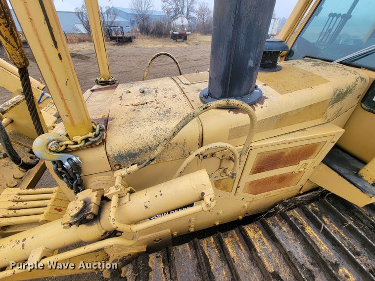 image for item LL9722 1991 John Deere 850B LGP  cable plow