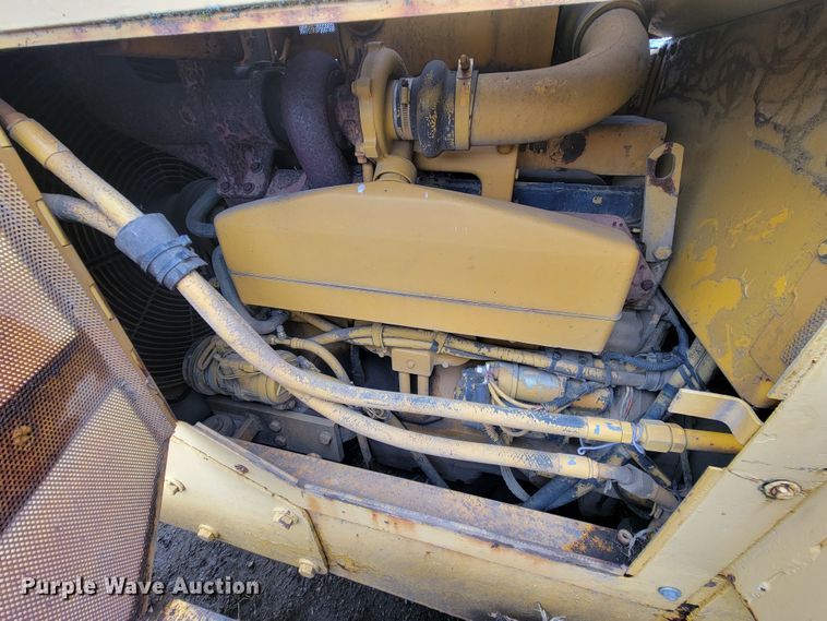 image for item LL9722 1991 John Deere 850B LGP  cable plow