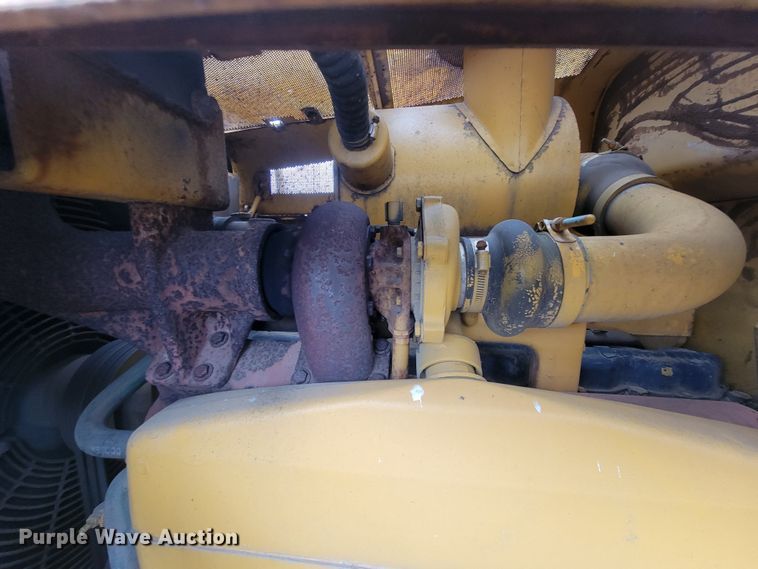 image for item LL9722 1991 John Deere 850B LGP  cable plow