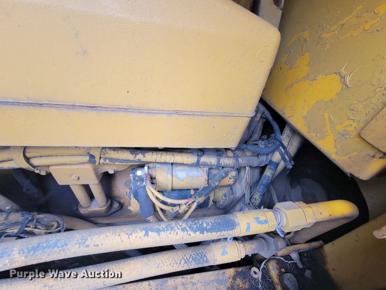 image for item LL9722 1991 John Deere 850B LGP  cable plow