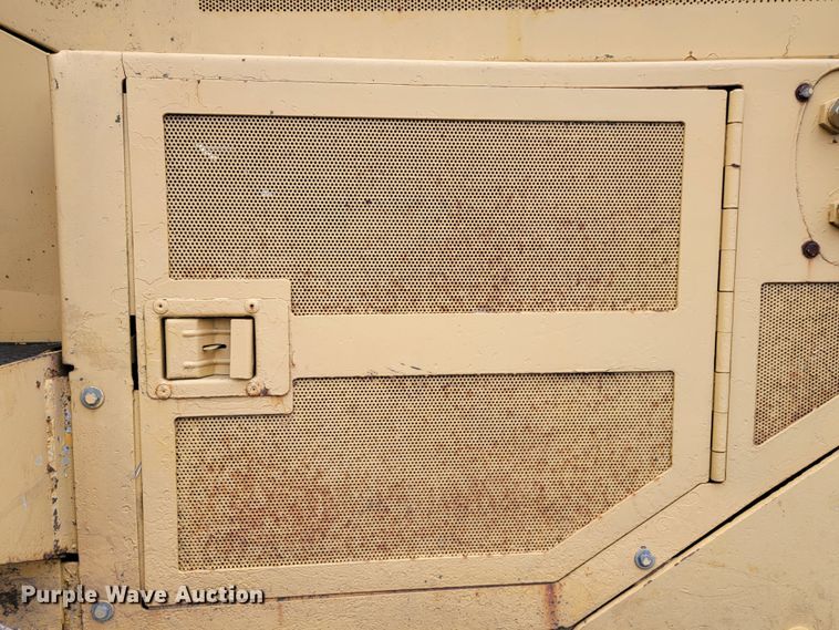 image for item LL9722 1991 John Deere 850B LGP  cable plow