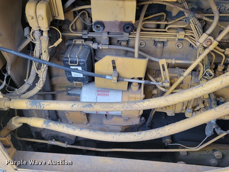 image for item LL9722 1991 John Deere 850B LGP  cable plow