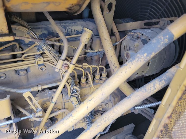 image for item LL9722 1991 John Deere 850B LGP  cable plow