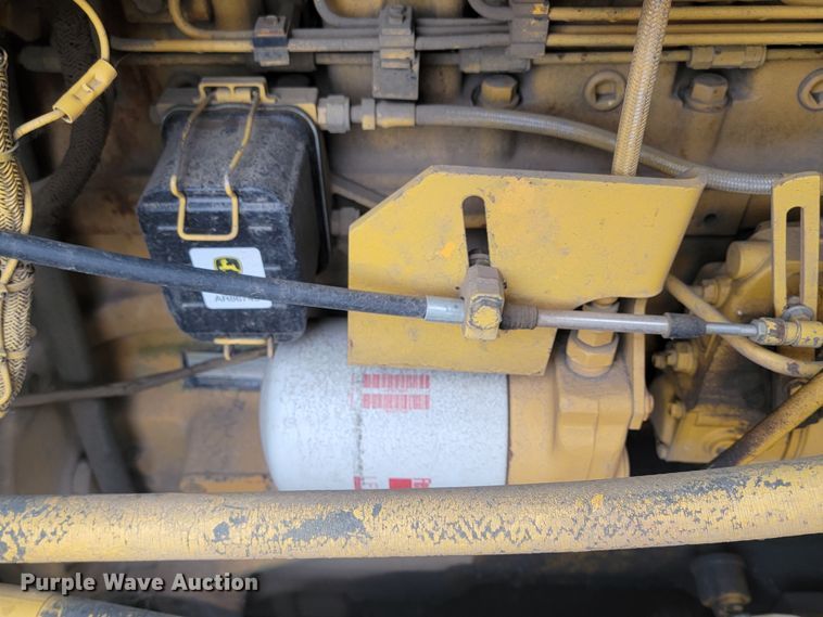 image for item LL9722 1991 John Deere 850B LGP  cable plow