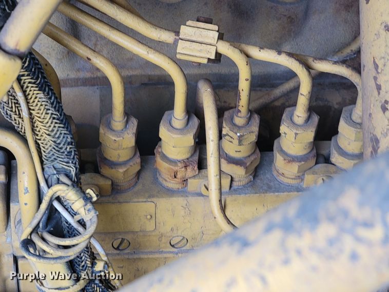 image for item LL9722 1991 John Deere 850B LGP  cable plow