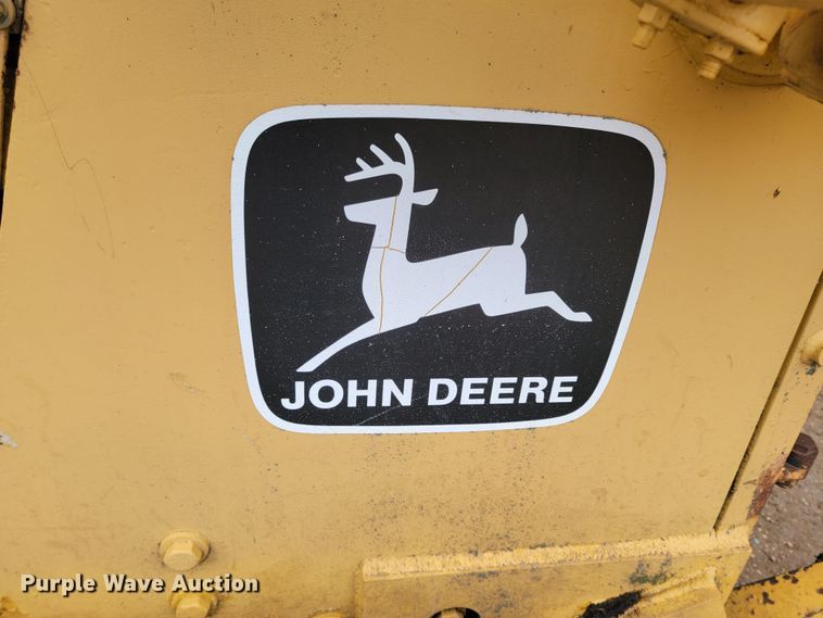 image for item LL9722 1991 John Deere 850B LGP  cable plow
