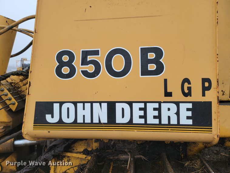 image for item LL9722 1991 John Deere 850B LGP  cable plow