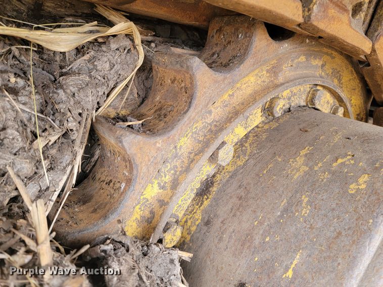 image for item LL9722 1991 John Deere 850B LGP  cable plow