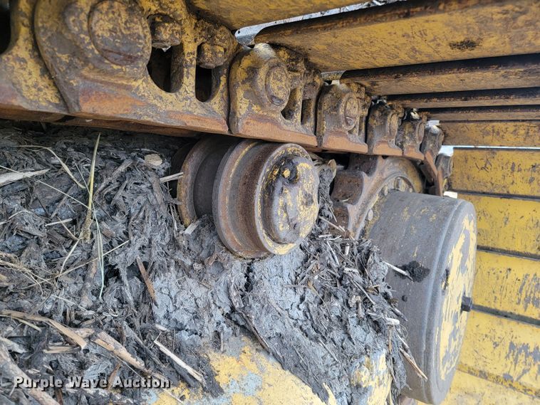 image for item LL9722 1991 John Deere 850B LGP  cable plow