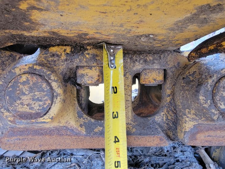 image for item LL9722 1991 John Deere 850B LGP  cable plow