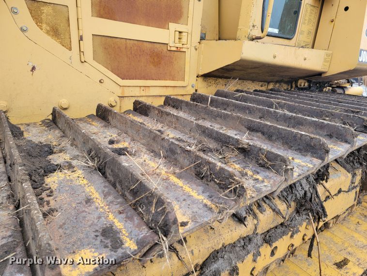 image for item LL9722 1991 John Deere 850B LGP  cable plow