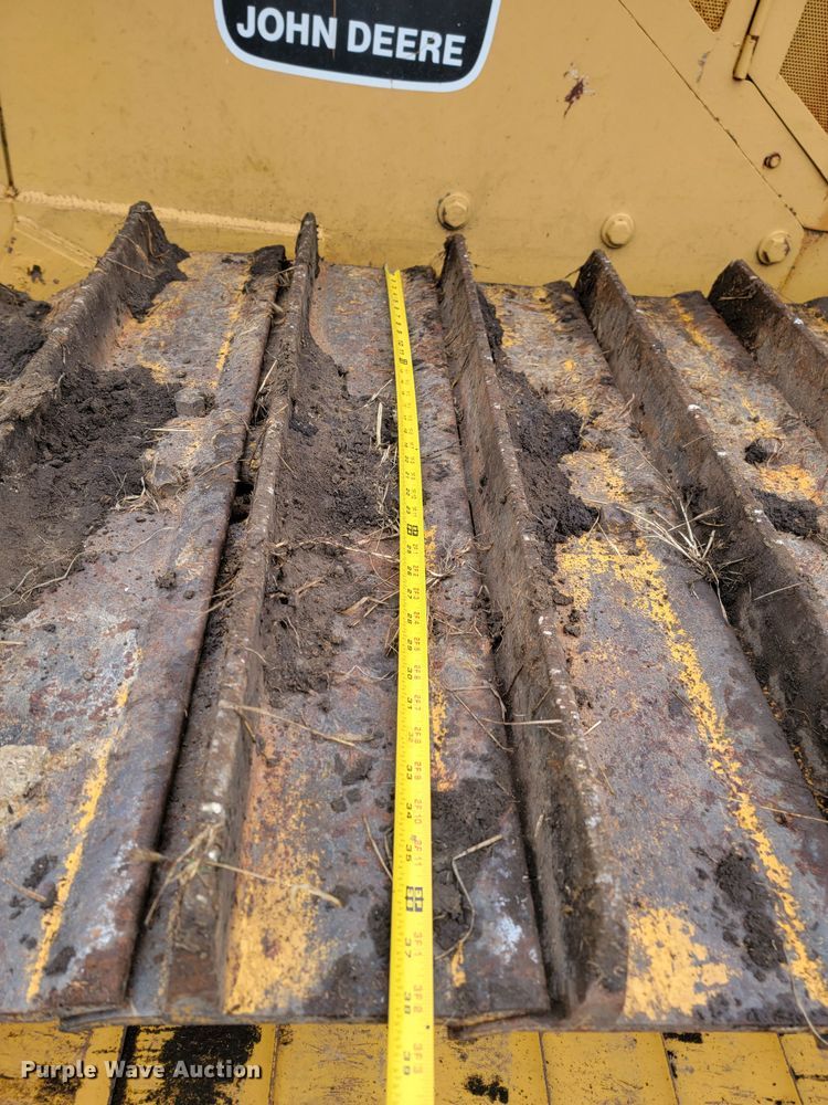 image for item LL9722 1991 John Deere 850B LGP  cable plow