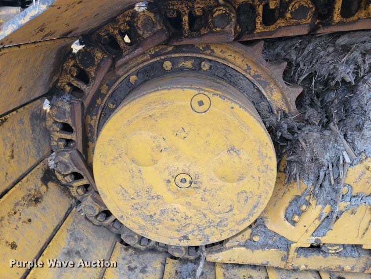 image for item LL9722 1991 John Deere 850B LGP  cable plow