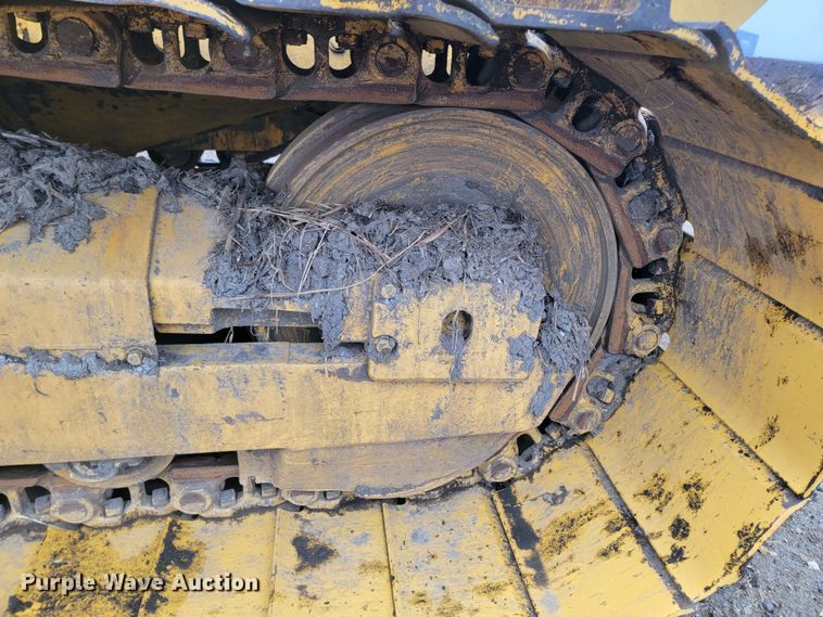 image for item LL9722 1991 John Deere 850B LGP  cable plow