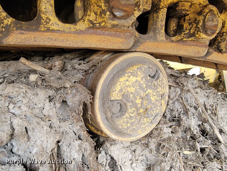 image for item LL9722 1991 John Deere 850B LGP  cable plow