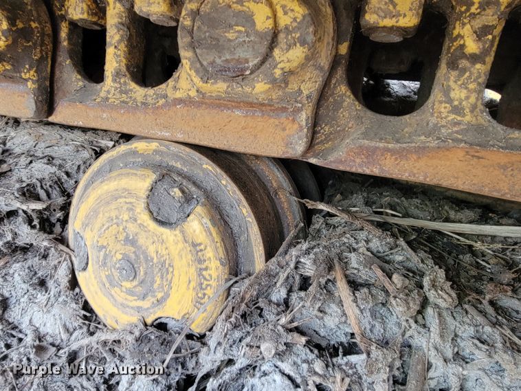 image for item LL9722 1991 John Deere 850B LGP  cable plow