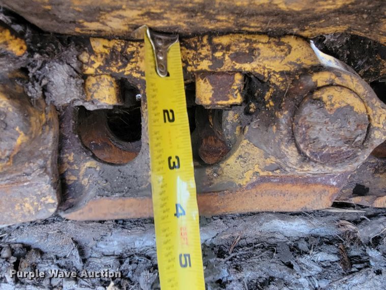 image for item LL9722 1991 John Deere 850B LGP  cable plow