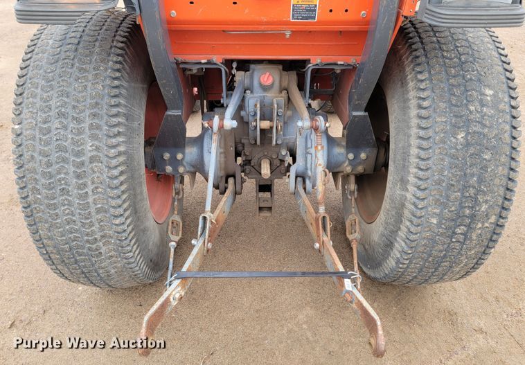 image for item LL9726 Kubota L3300  MFWD tractor