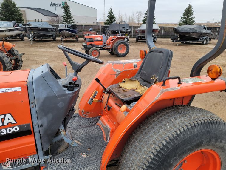 image for item LL9726 Kubota L3300  MFWD tractor
