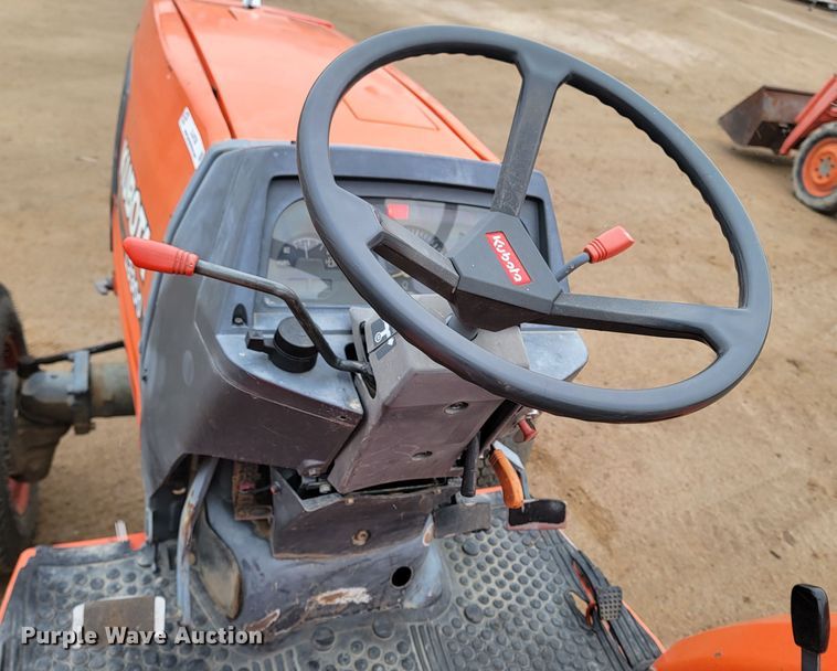 image for item LL9726 Kubota L3300  MFWD tractor