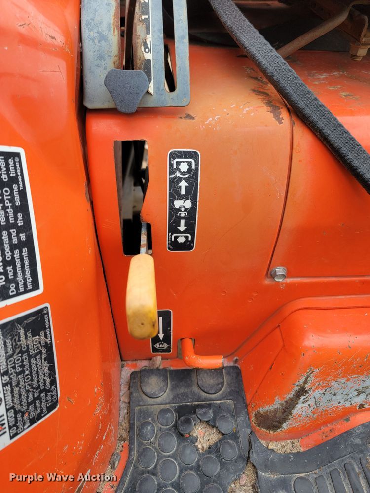 image for item LL9726 Kubota L3300  MFWD tractor