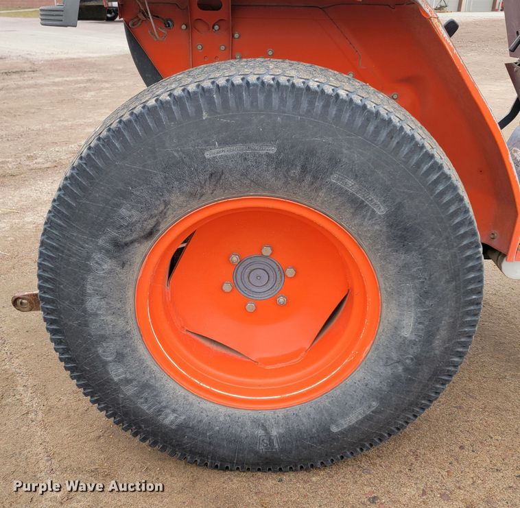 image for item LL9726 Kubota L3300  MFWD tractor