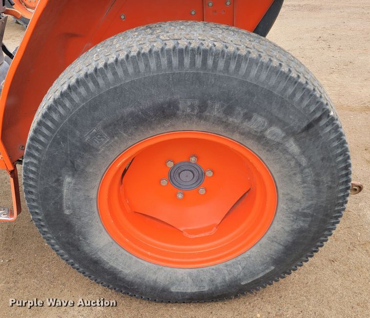 image for item LL9726 Kubota L3300  MFWD tractor