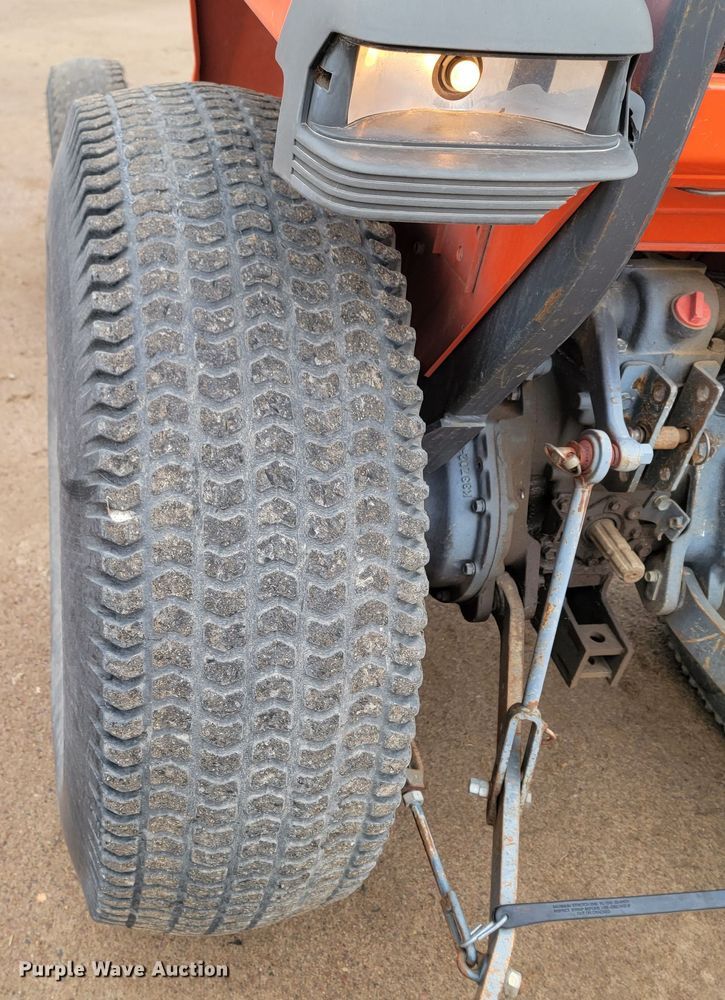 image for item LL9726 Kubota L3300  MFWD tractor