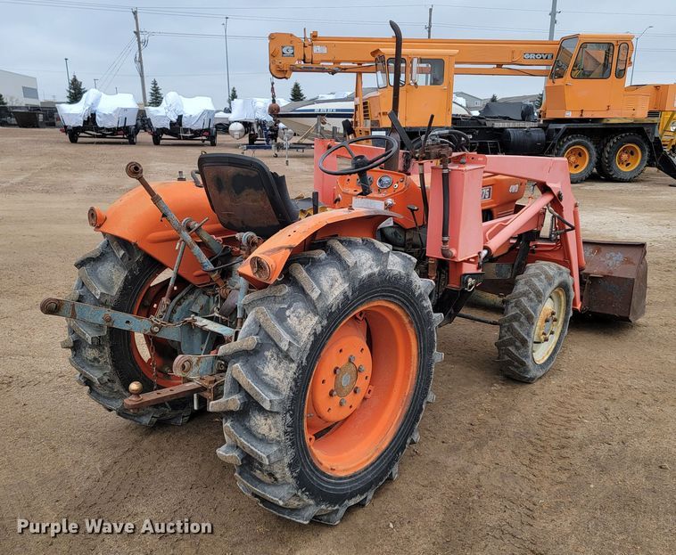 image for item LL9727 Kubota L275  MFWD tractor