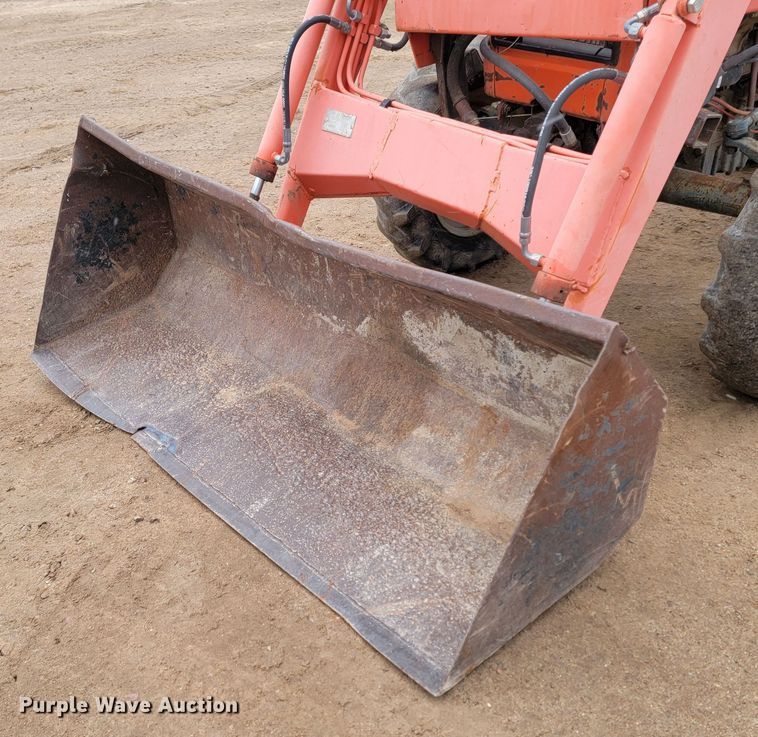 image for item LL9727 Kubota L275  MFWD tractor