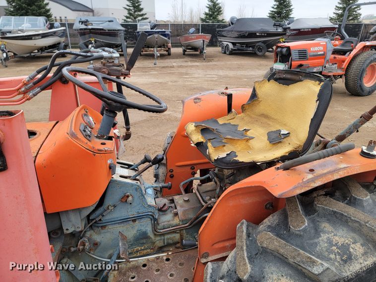 image for item LL9727 Kubota L275  MFWD tractor