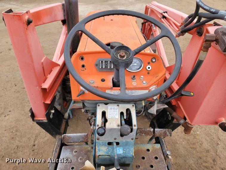 image for item LL9727 Kubota L275  MFWD tractor