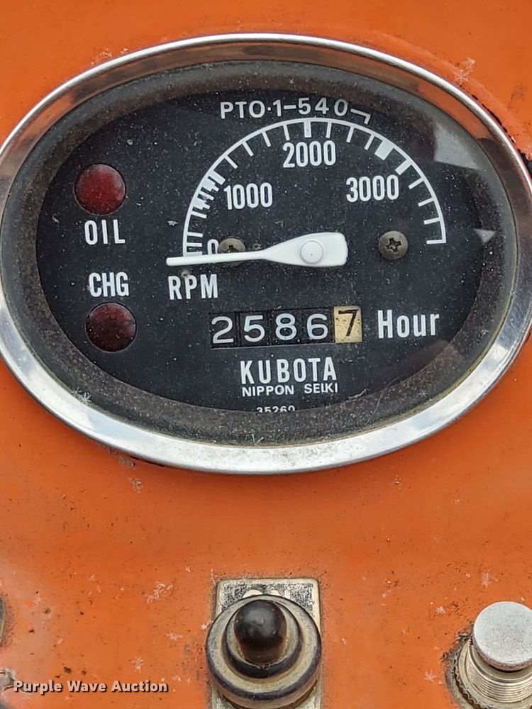 image for item LL9727 Kubota L275  MFWD tractor