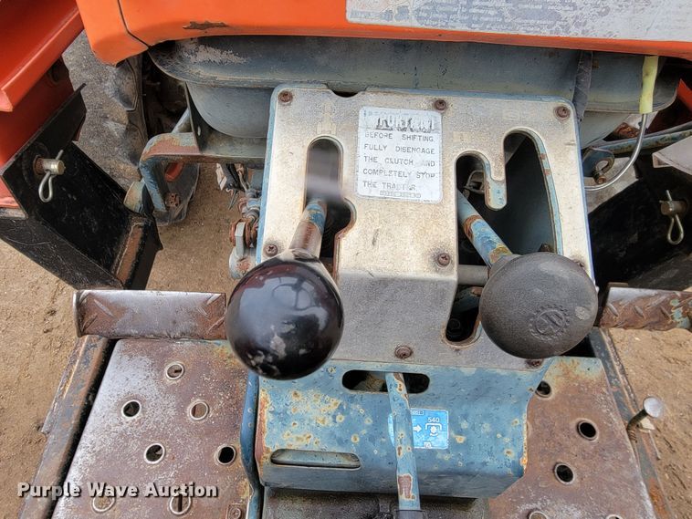 image for item LL9727 Kubota L275  MFWD tractor