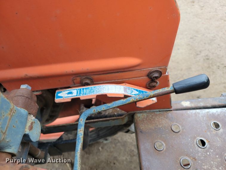 image for item LL9727 Kubota L275  MFWD tractor