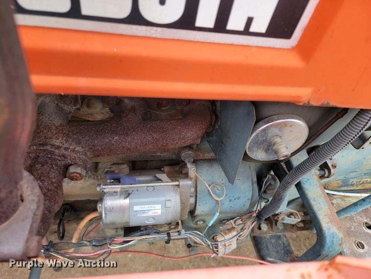 image for item LL9727 Kubota L275  MFWD tractor