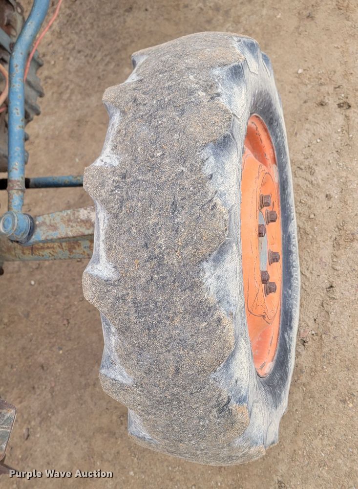 image for item LL9727 Kubota L275  MFWD tractor