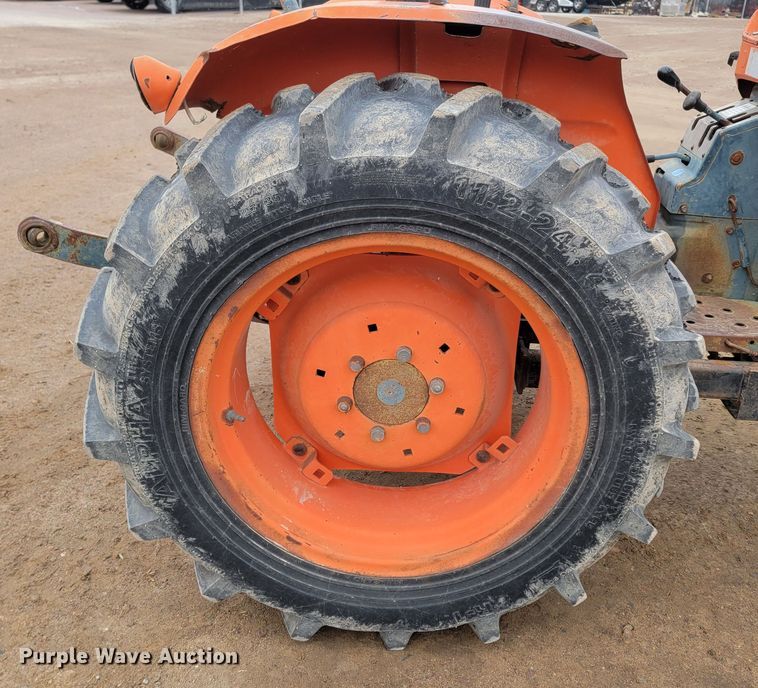 image for item LL9727 Kubota L275  MFWD tractor