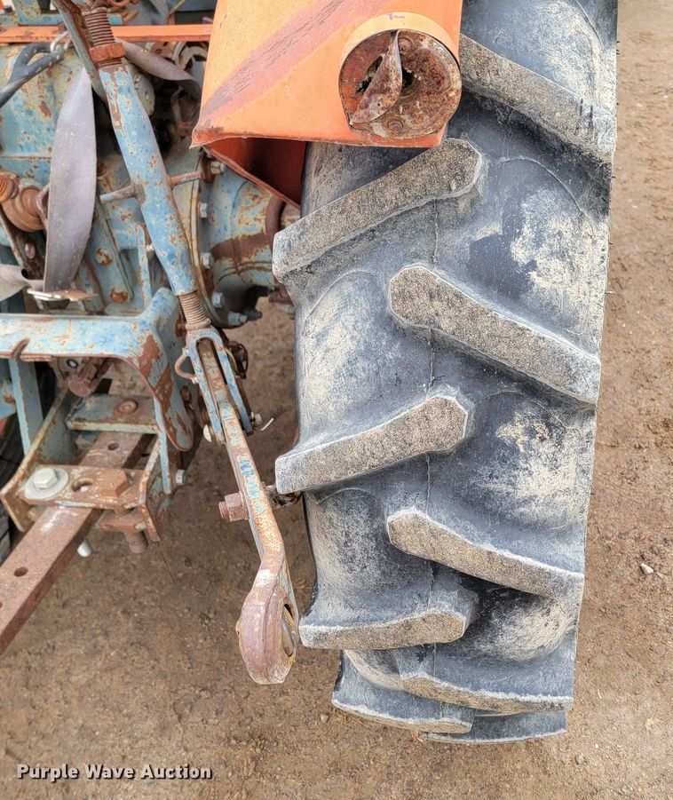 image for item LL9727 Kubota L275  MFWD tractor