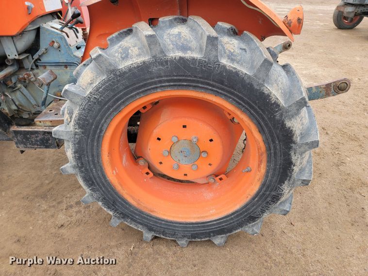 image for item LL9727 Kubota L275  MFWD tractor