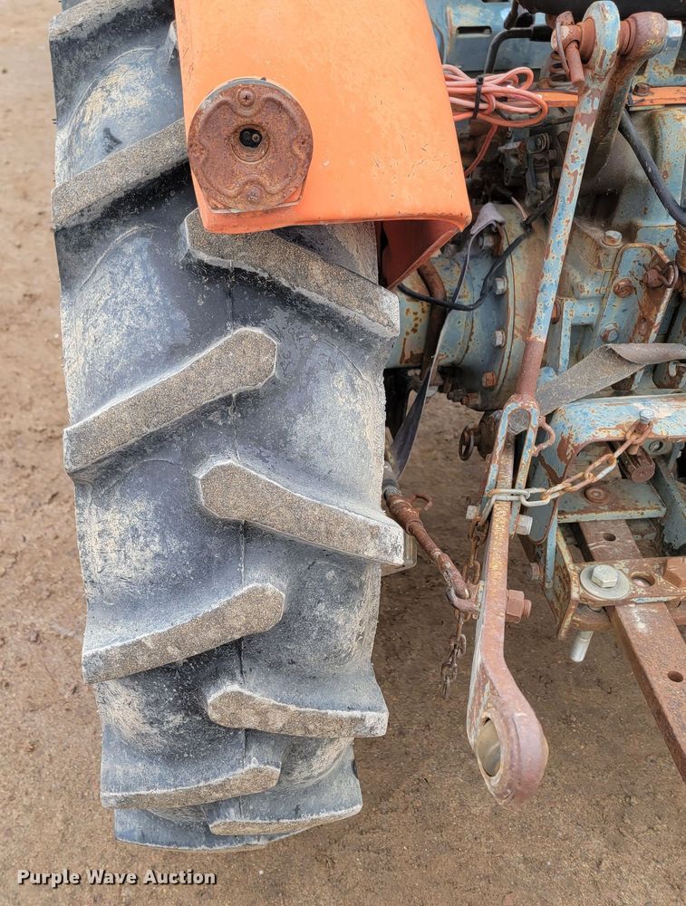 image for item LL9727 Kubota L275  MFWD tractor