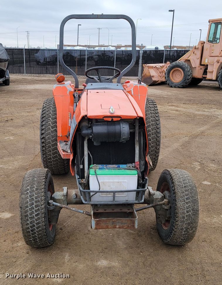 image for item LL9728 Kubota L2900  MFWD tractor