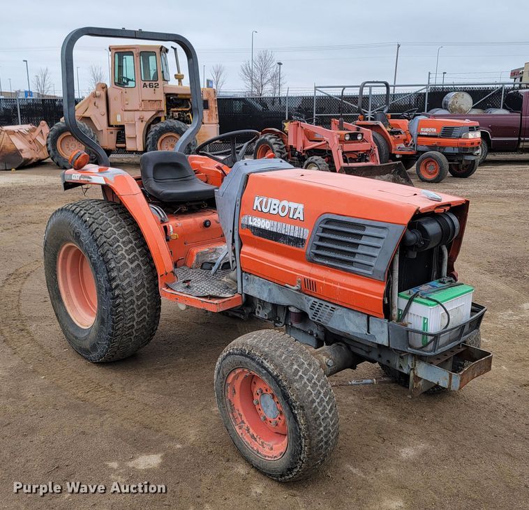 image for item LL9728 Kubota L2900  MFWD tractor