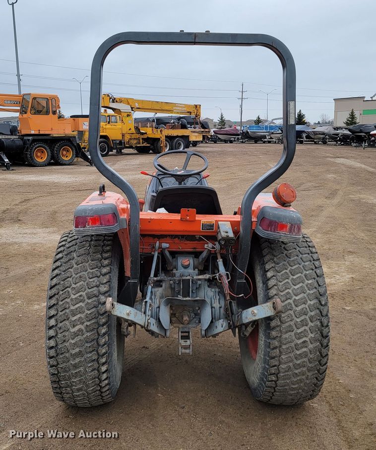 image for item LL9728 Kubota L2900  MFWD tractor